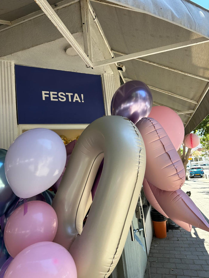 רגע אמיתי מאחורי הקלעים של Festa